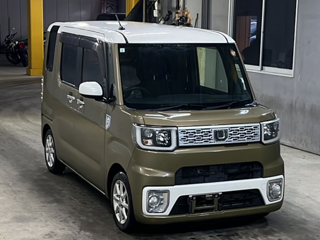 DAIHATSU WAKE