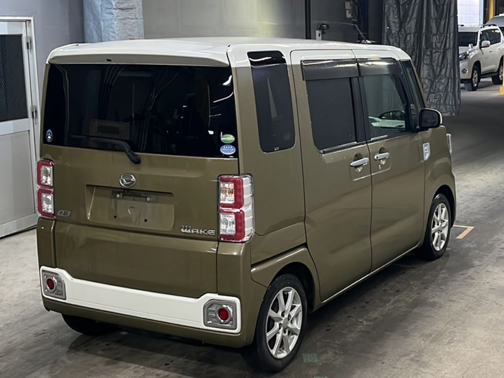 DAIHATSU WAKE
