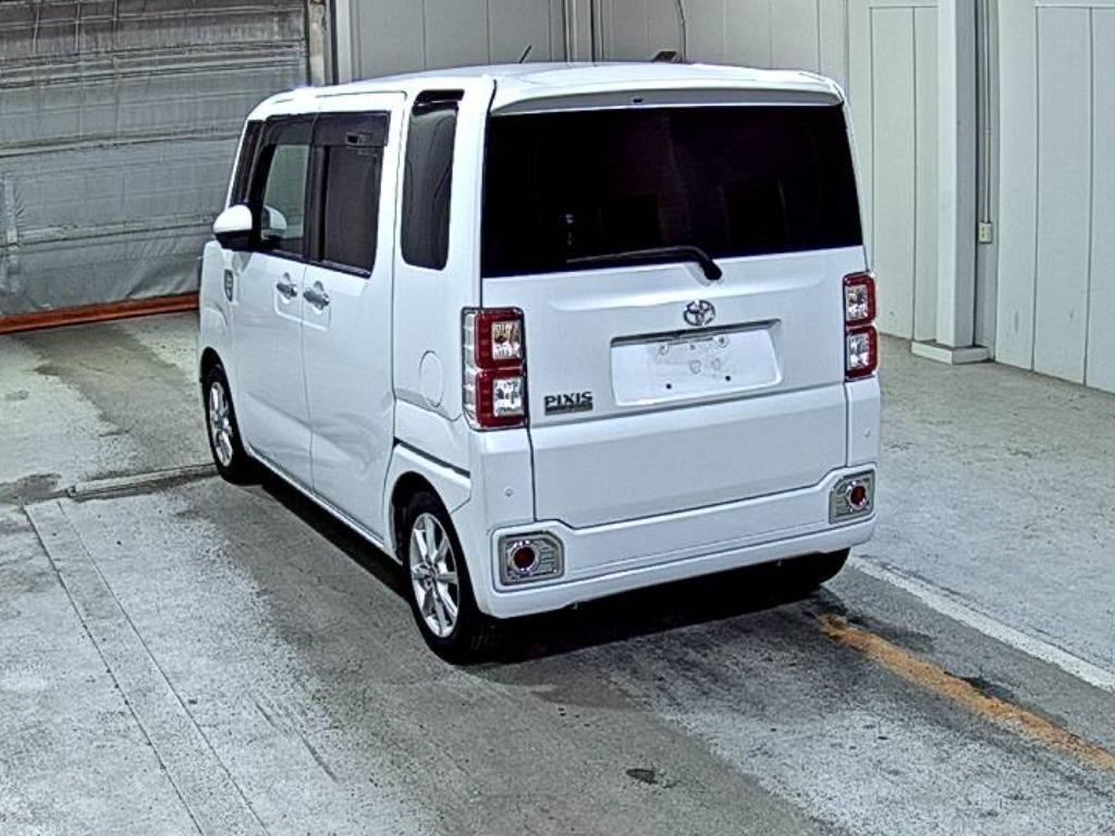 TOYOTA PIXIS MEGA