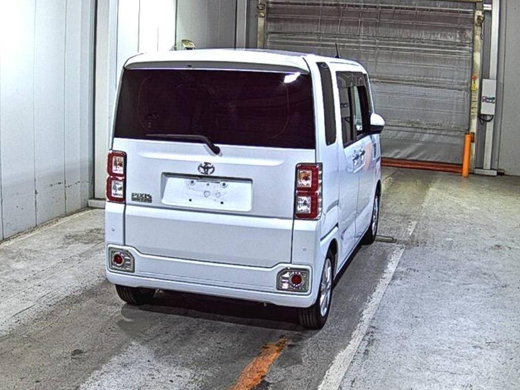 TOYOTA PIXIS MEGA