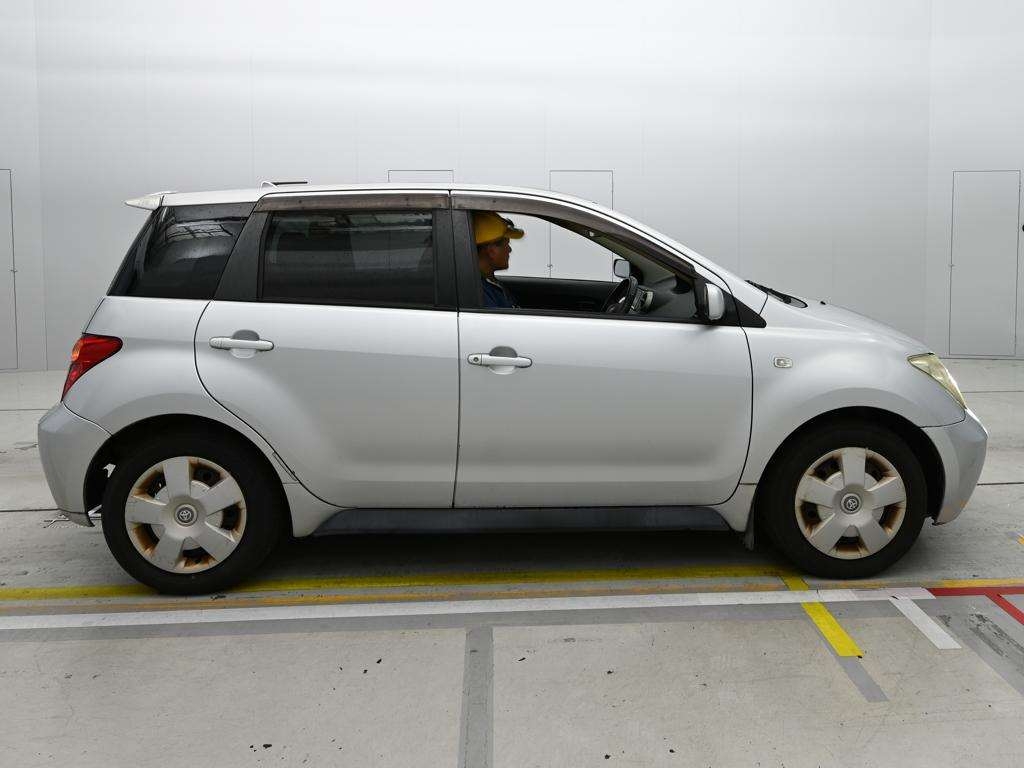 TOYOTA IST