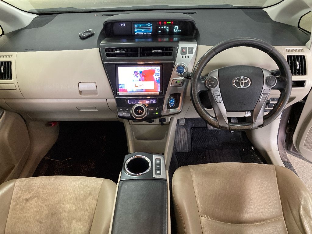 TOYOTA PRIUS ALPHA