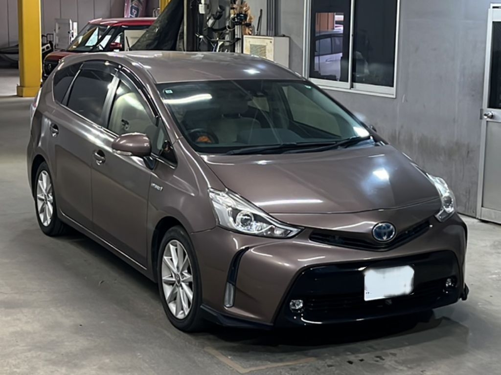 TOYOTA PRIUS ALPHA