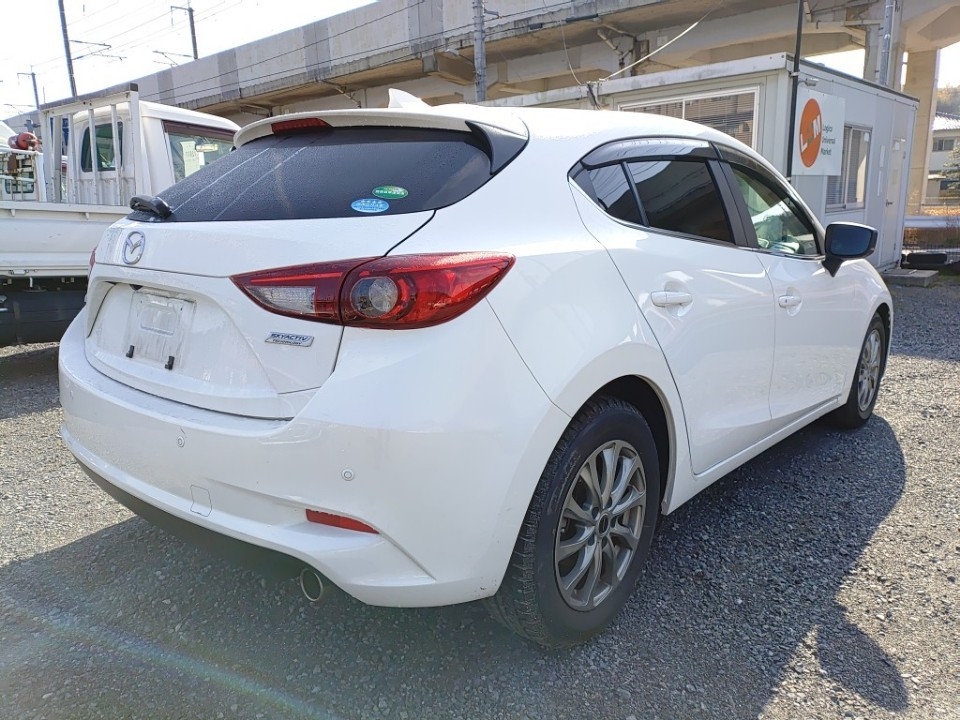 MAZDA AXELA