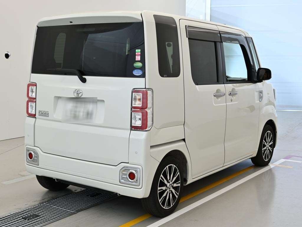 TOYOTA PIXIS MEGA