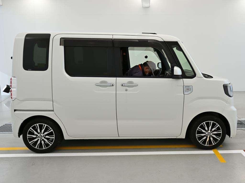 TOYOTA PIXIS MEGA