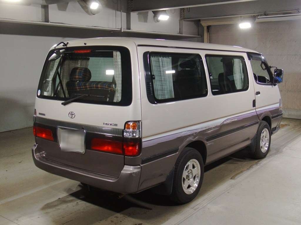 TOYOTA HIACE