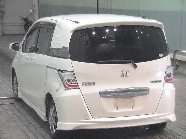 HONDA FREED SPIKE