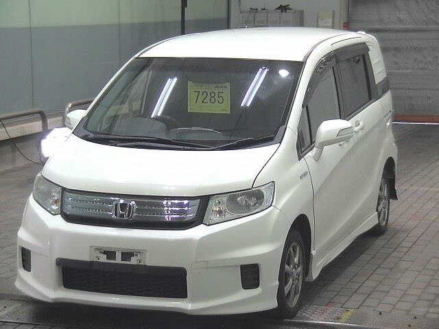 HONDA FREED SPIKE