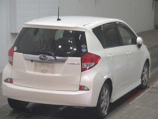 SUBARU TREZIA