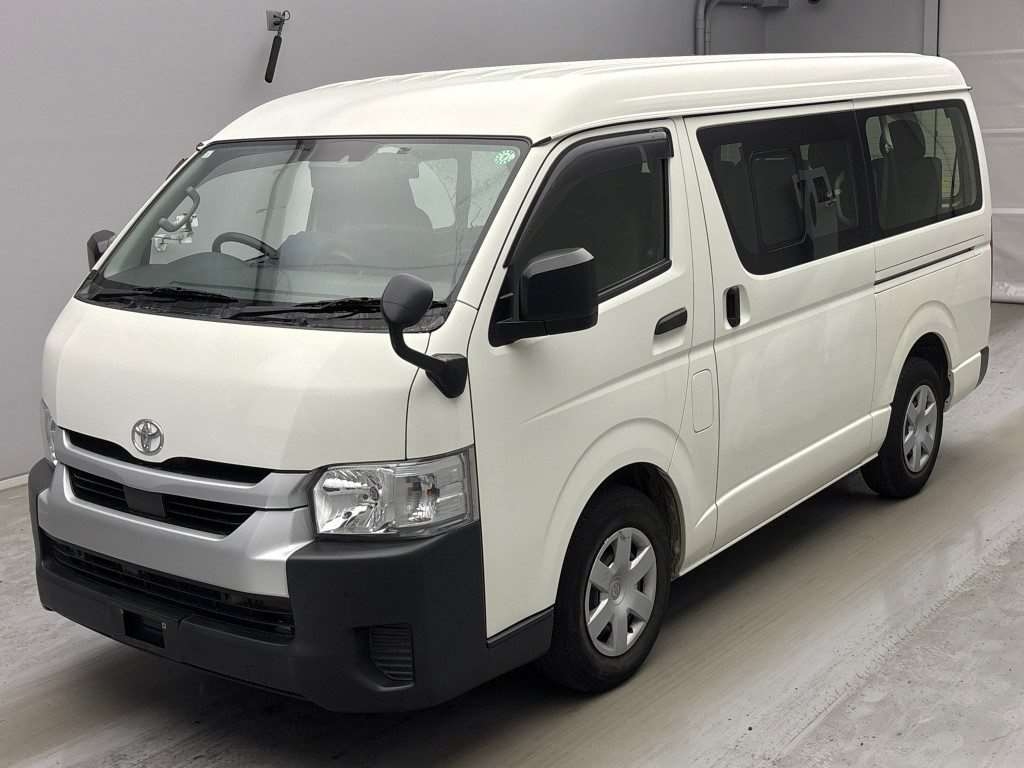 TOYOTA HIACE