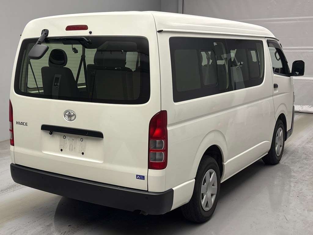 TOYOTA HIACE