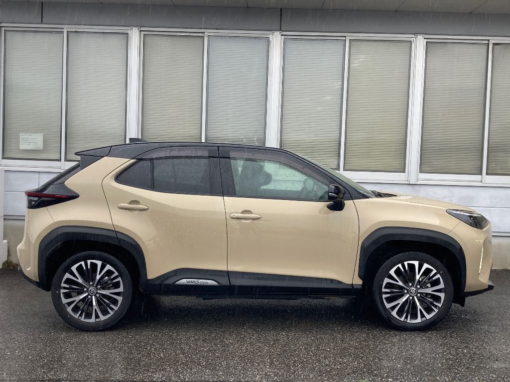 TOYOTA YARIS CROSS