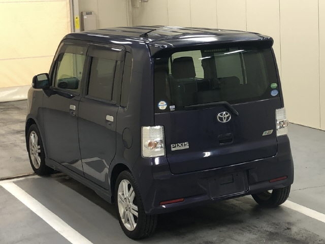 TOYOTA PIXIS SPACE