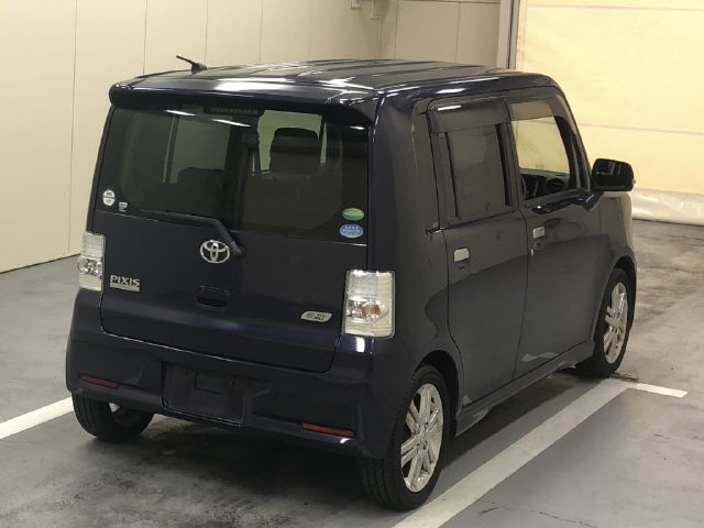 TOYOTA PIXIS SPACE