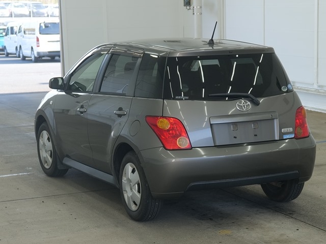 TOYOTA IST