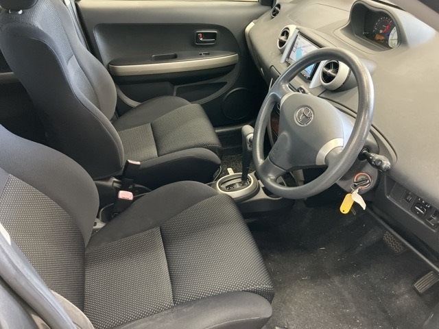 TOYOTA IST