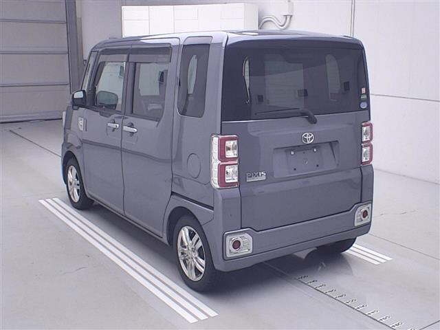 TOYOTA PIXIS MEGA