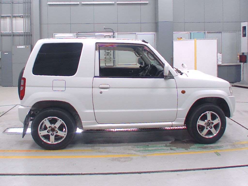 MITSUBISHI PAJERO MINI