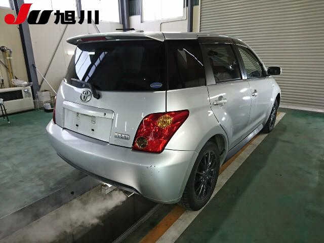 TOYOTA IST
