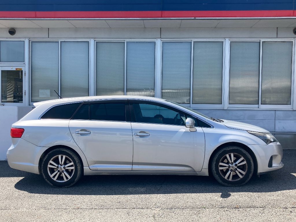 TOYOTA AVENSIS
