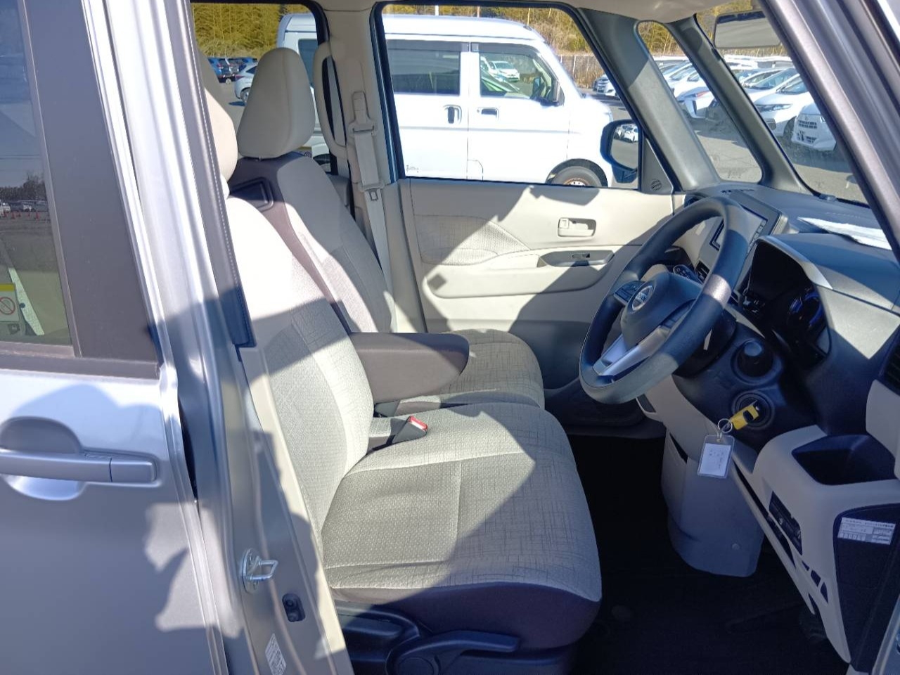 NISSAN ROOX