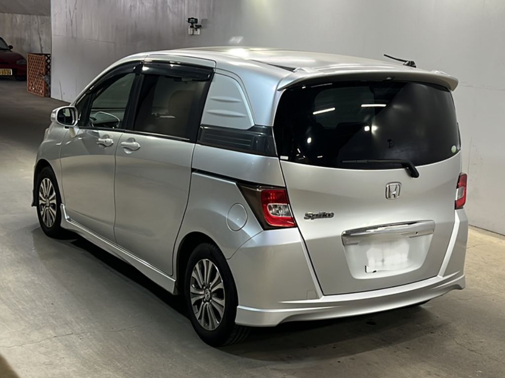 HONDA FREED SPIKE