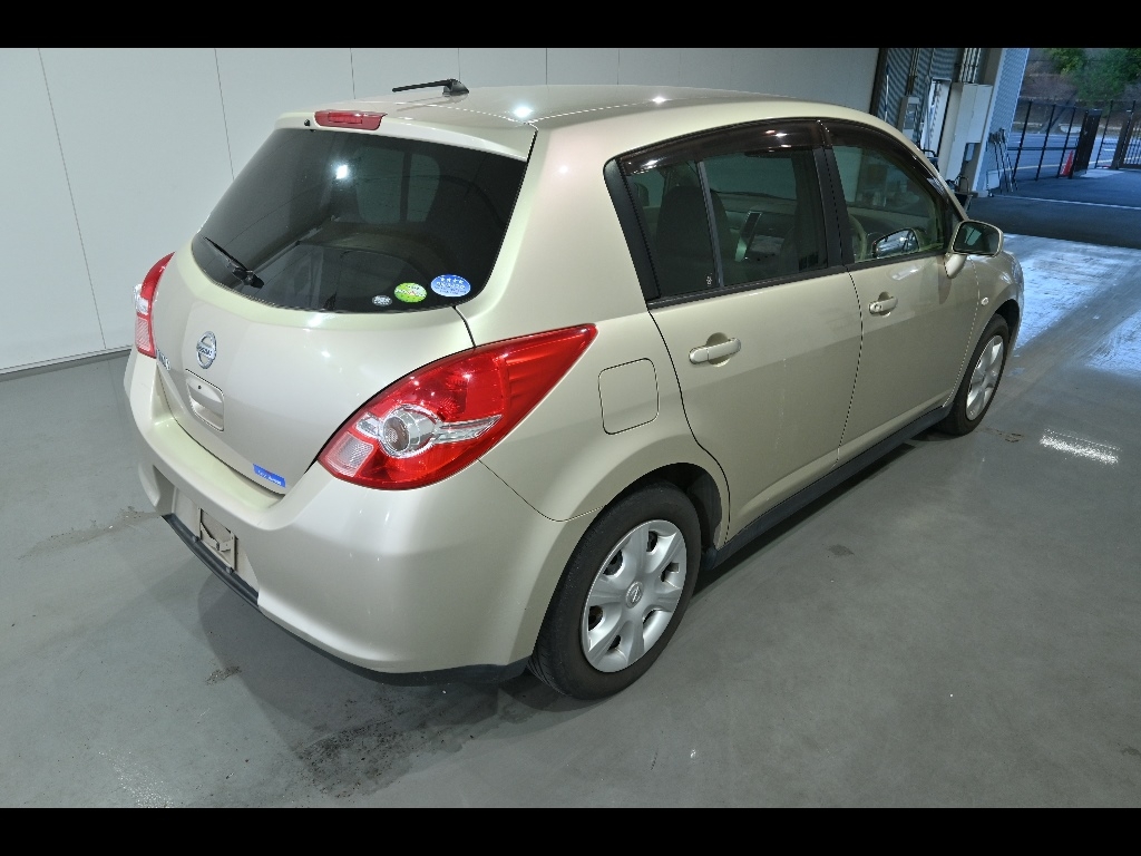 NISSAN TIIDA