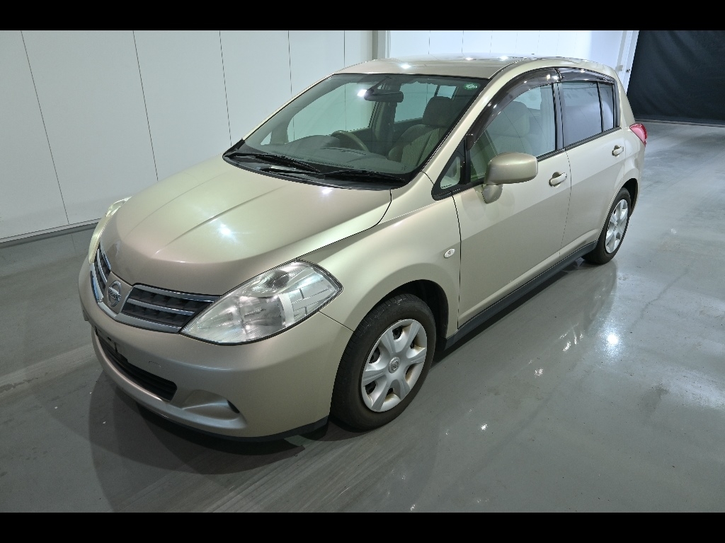 NISSAN TIIDA