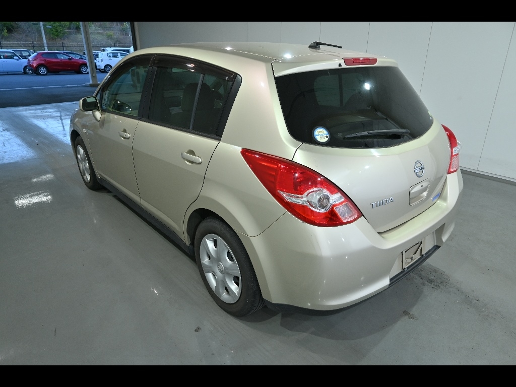 NISSAN TIIDA