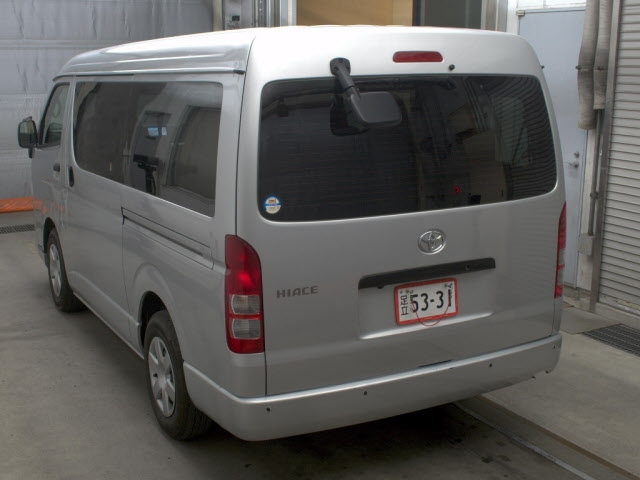 TOYOTA HIACE