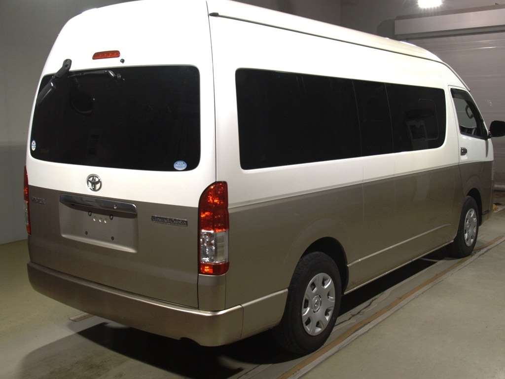 TOYOTA HIACE