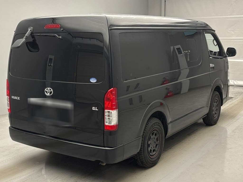 TOYOTA HIACE