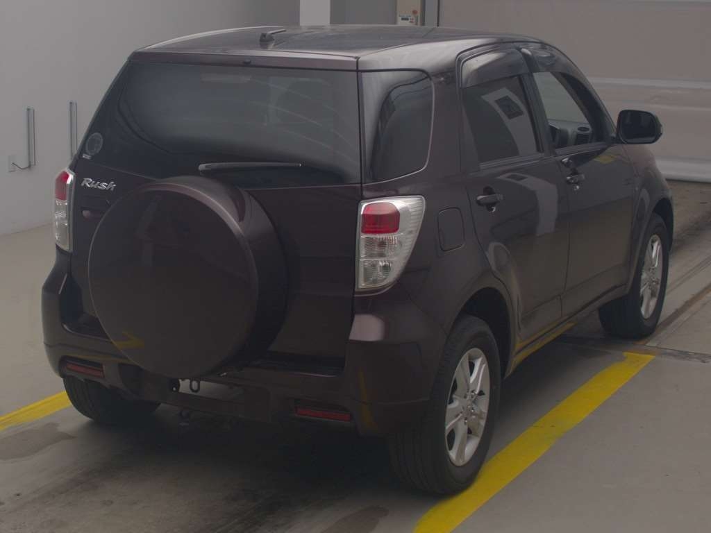 TOYOTA RUSH