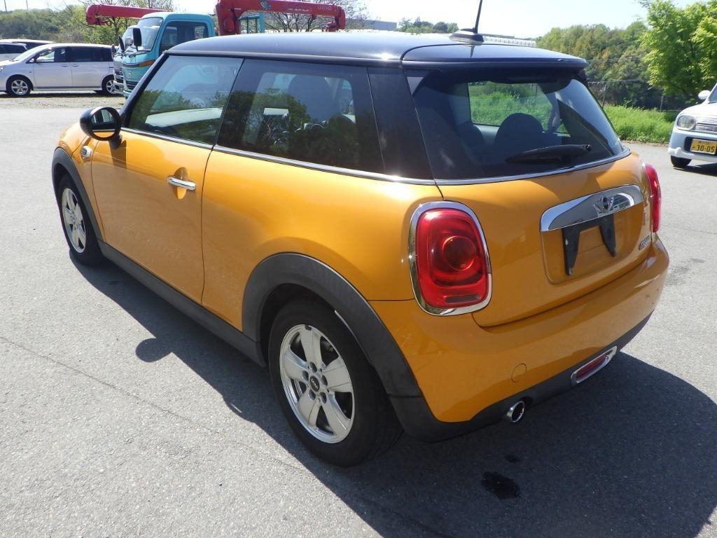 MINI HATCH