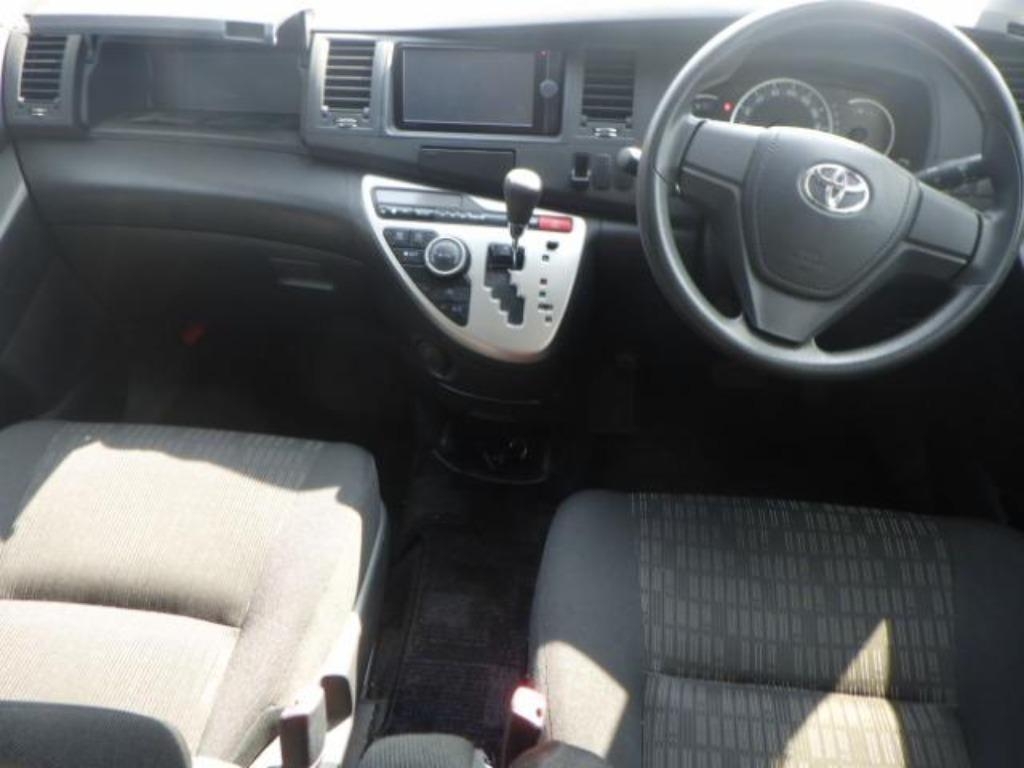 TOYOTA ISIS