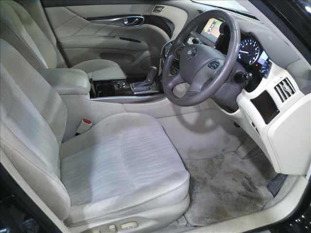 NISSAN FUGA