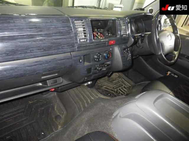 TOYOTA REGIUS ACE