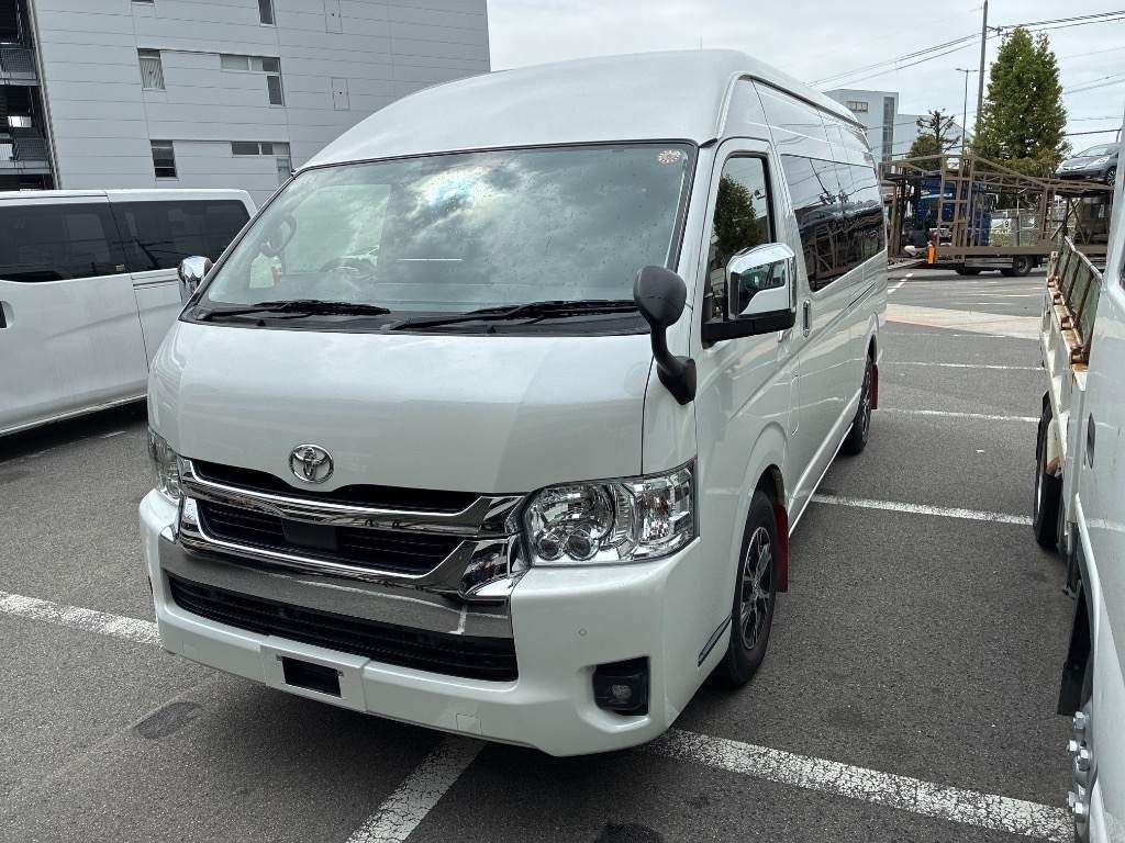 TOYOTA HIACE