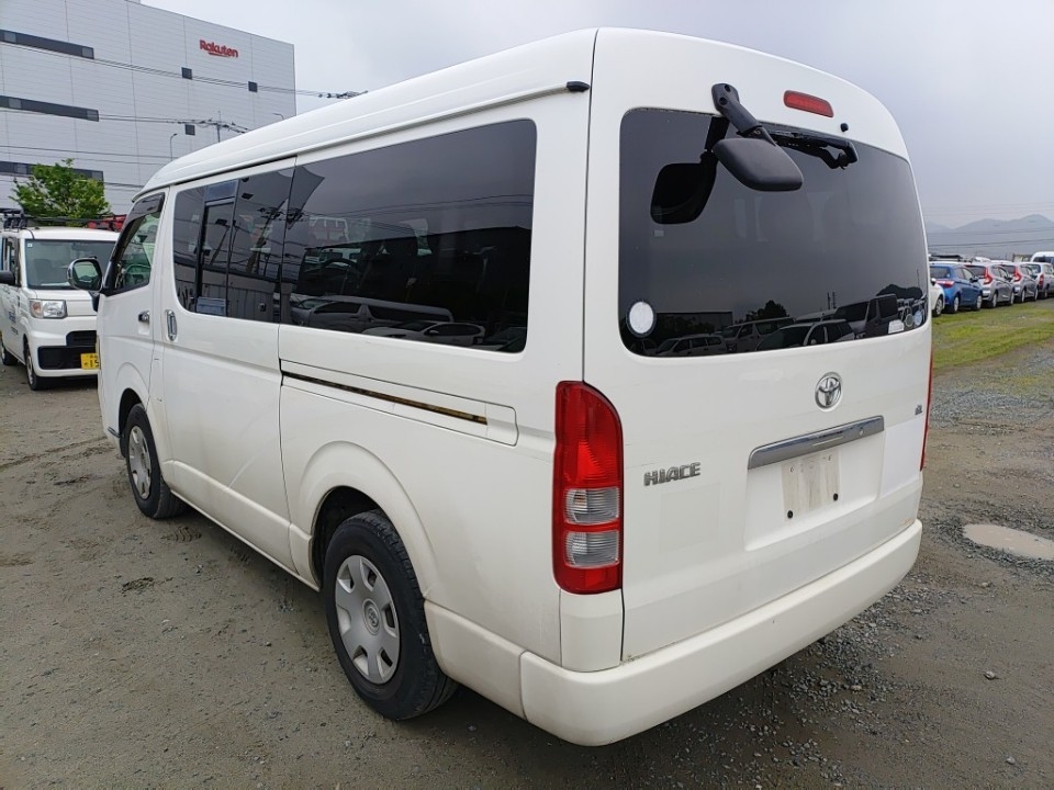 TOYOTA HIACE