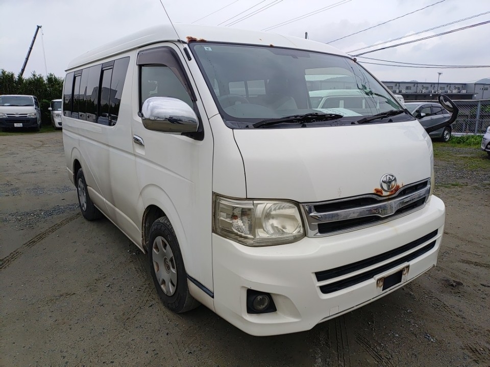 TOYOTA HIACE
