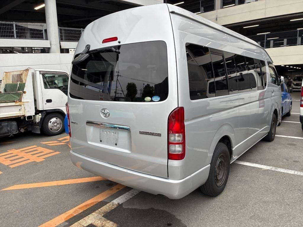 TOYOTA HIACE