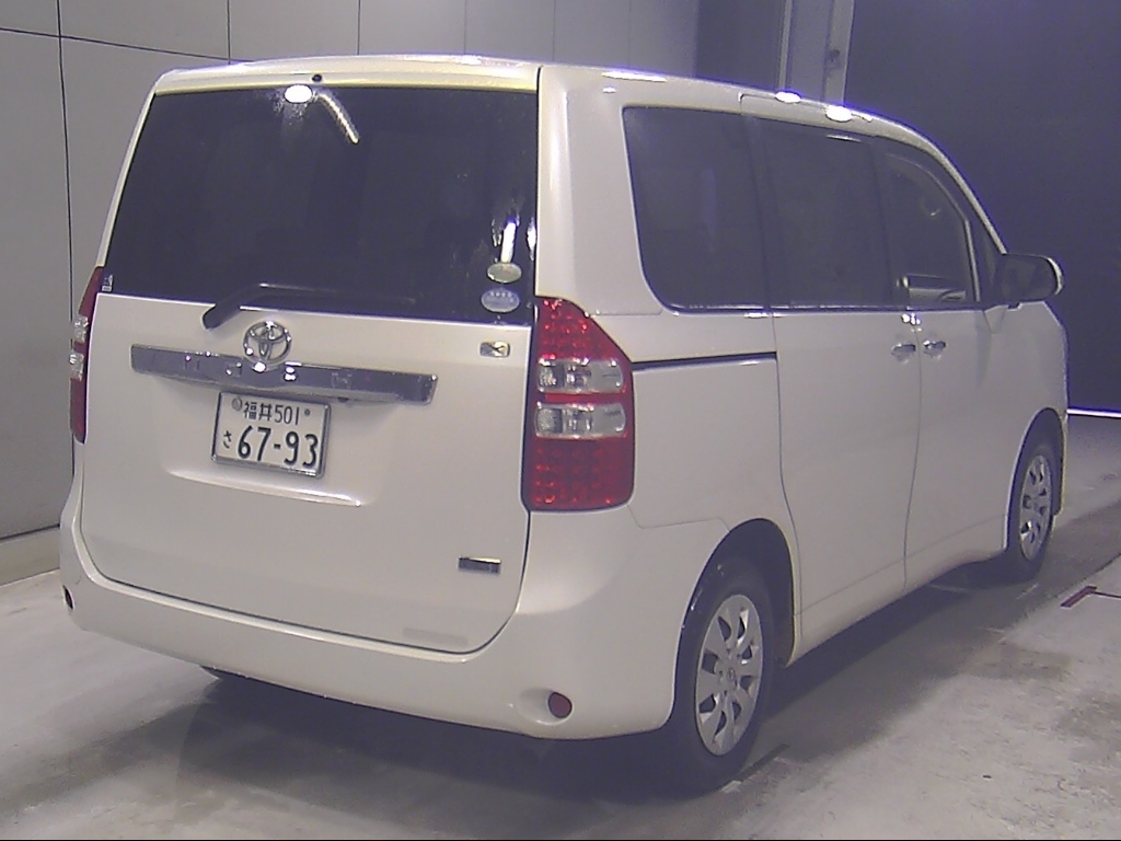 TOYOTA NOAH