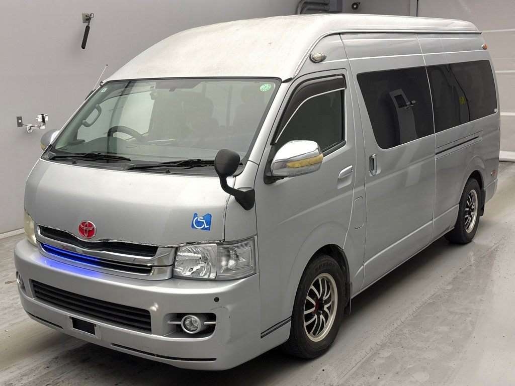 TOYOTA HIACE
