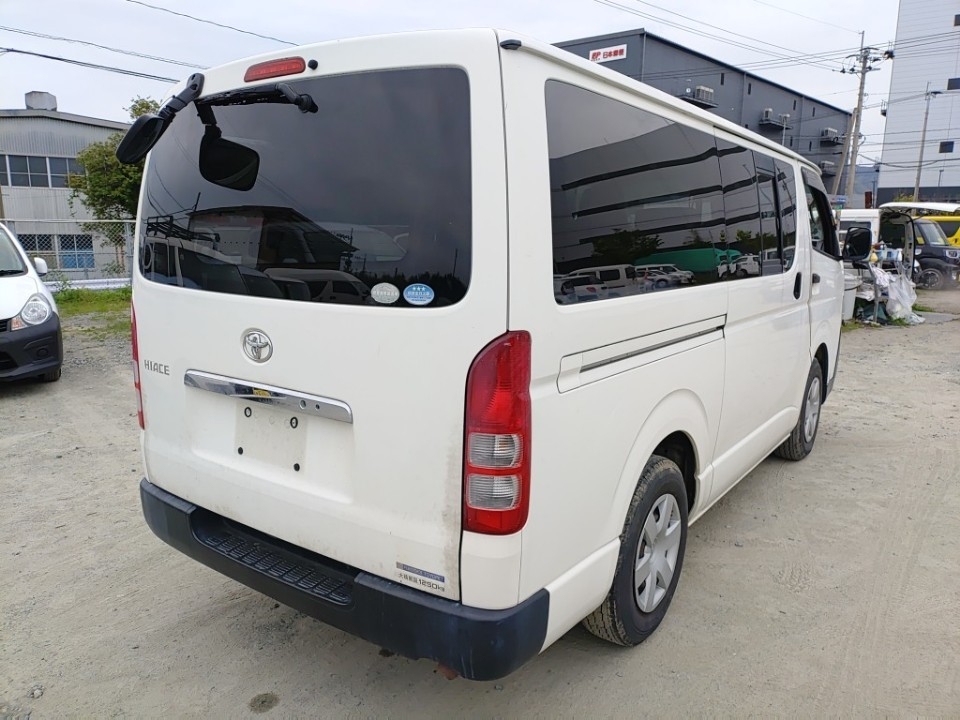 TOYOTA REGIUS ACE