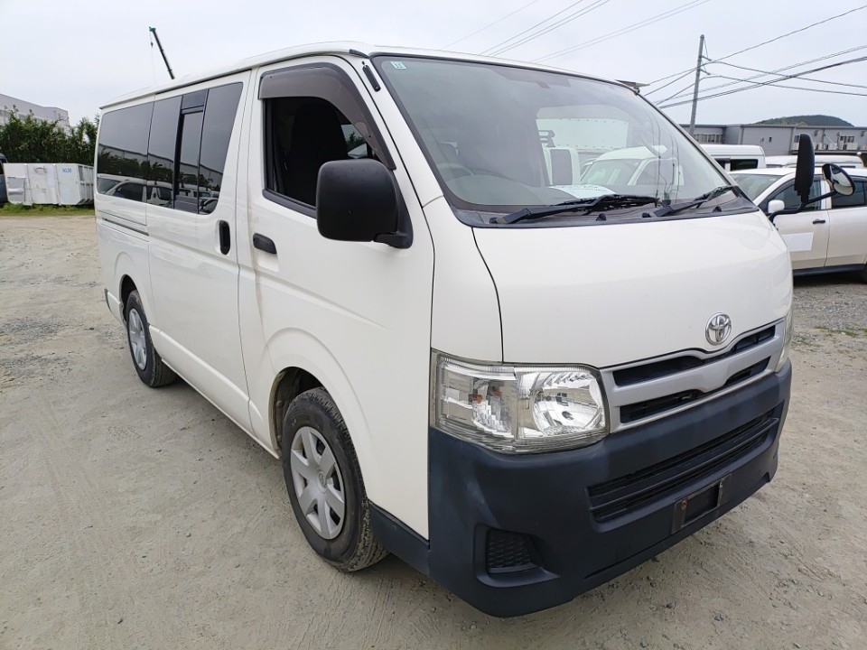 TOYOTA REGIUS ACE