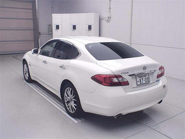 NISSAN FUGA