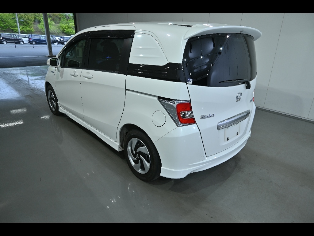 HONDA FREED SPIKE
