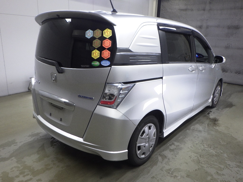 HONDA FREED SPIKE