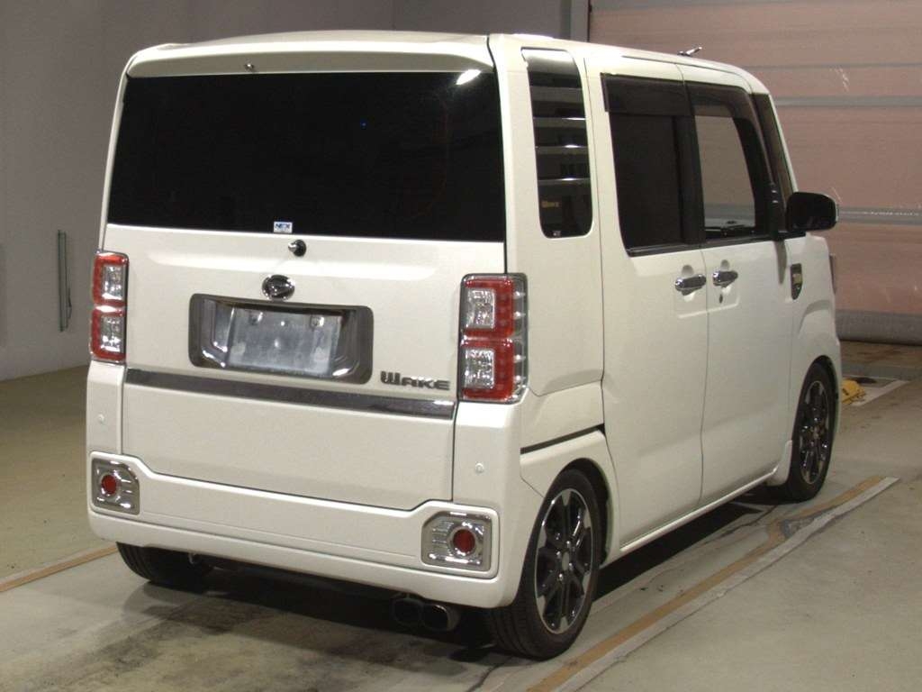 DAIHATSU WAKE
